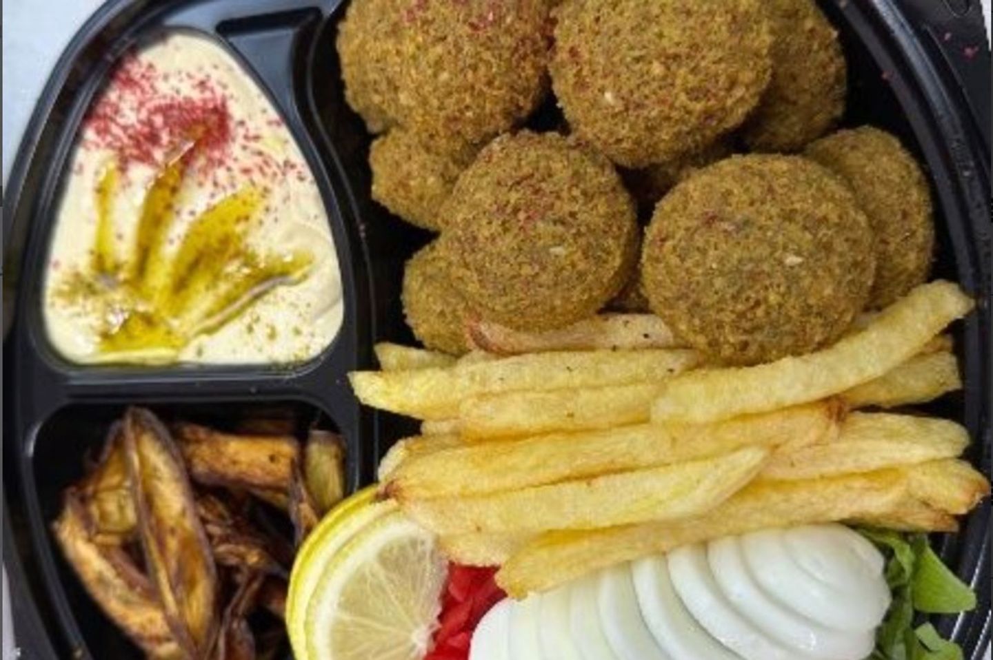 صحن فلافل مشكل صغير