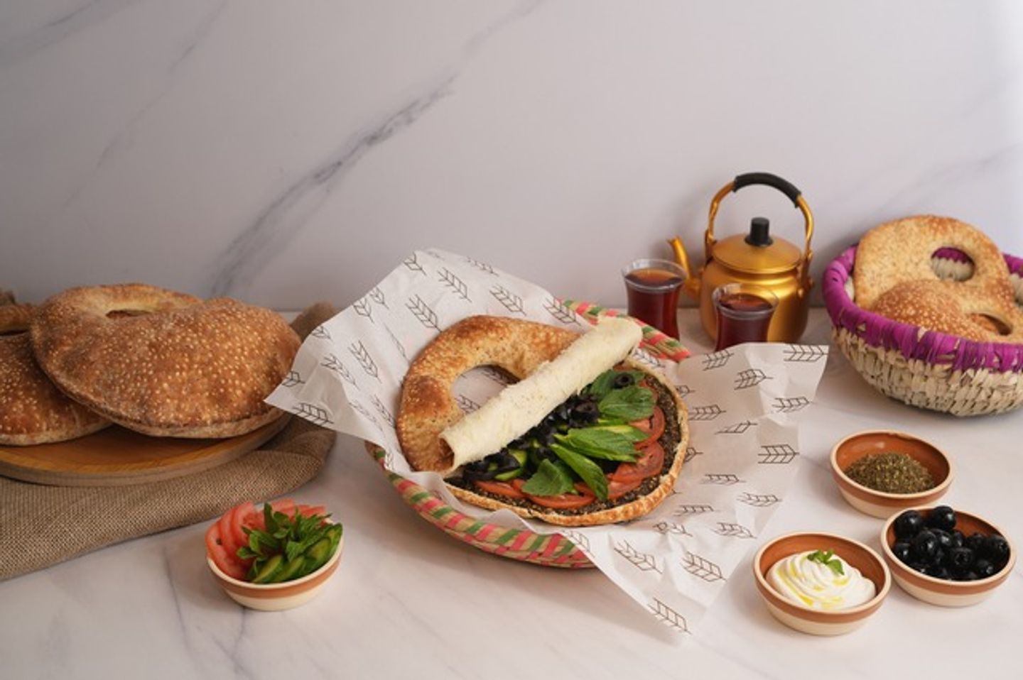 كعك زعتر مع خضار