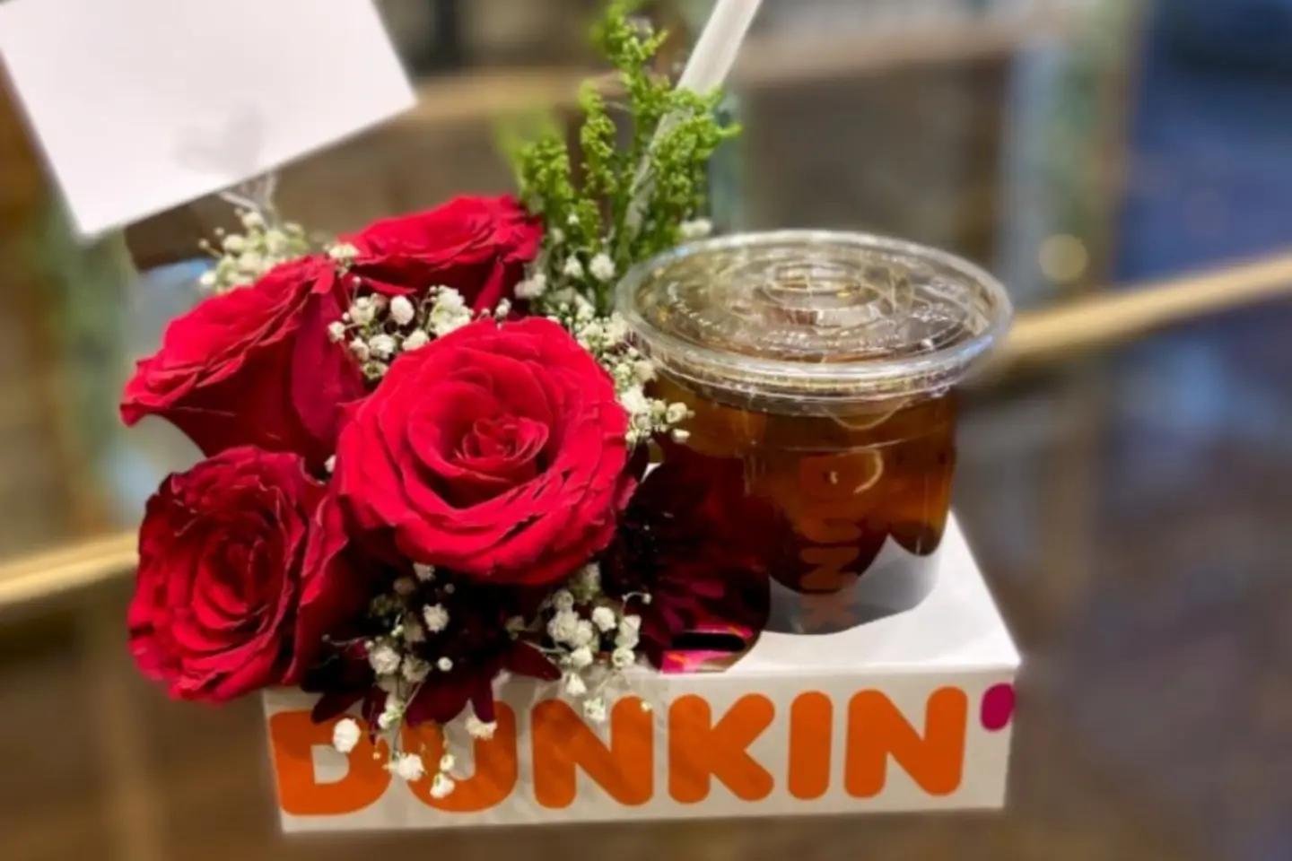 غمس القهوة بالورد