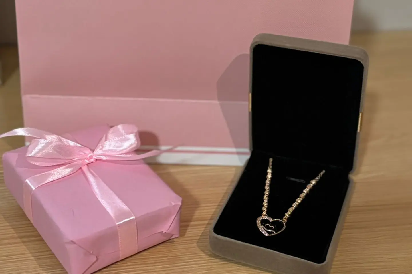 سلسال أنيق مطلي بالذهب