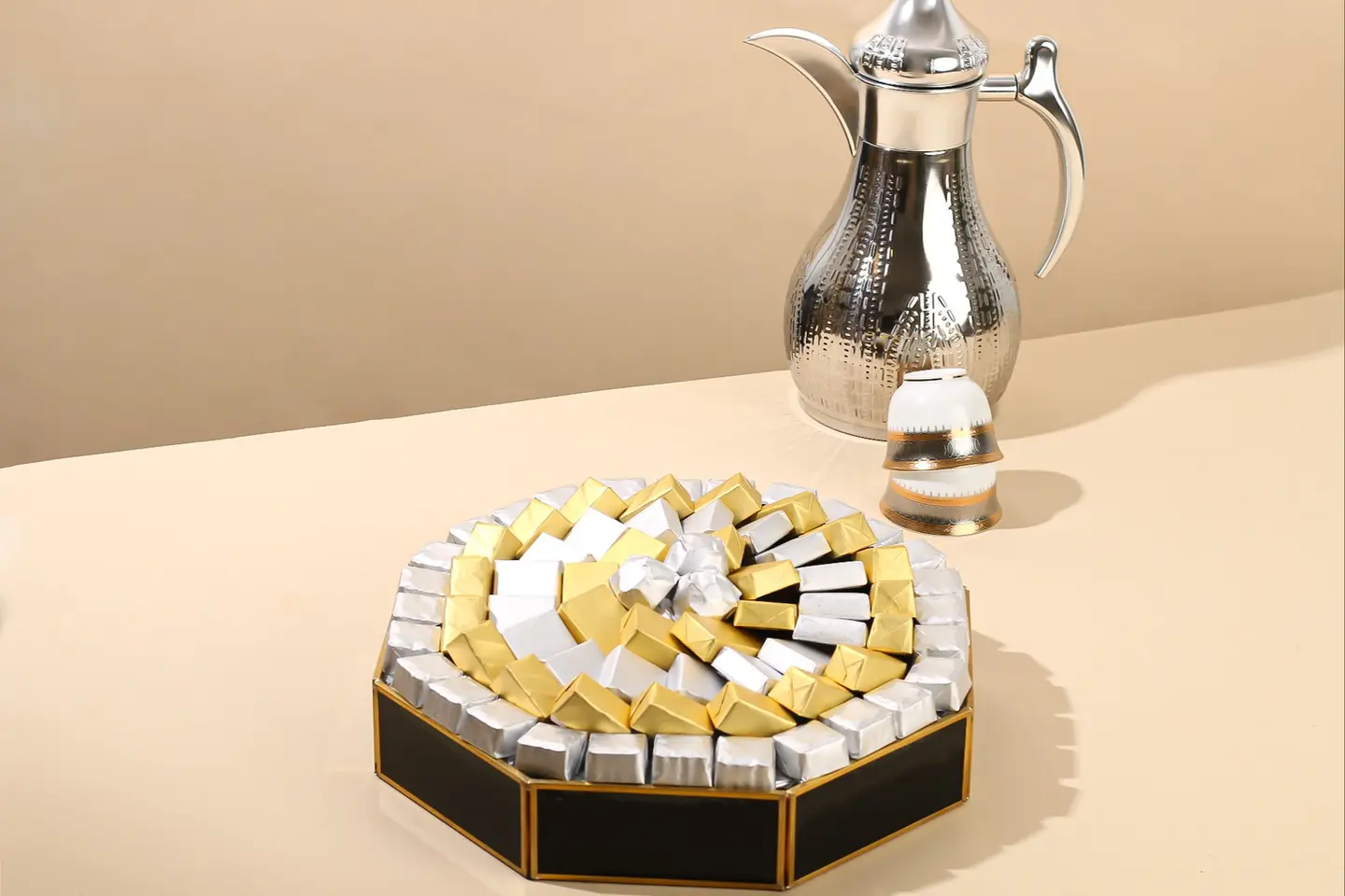 شوكولاتة بلجيكية – صينية سوداء وذهبية