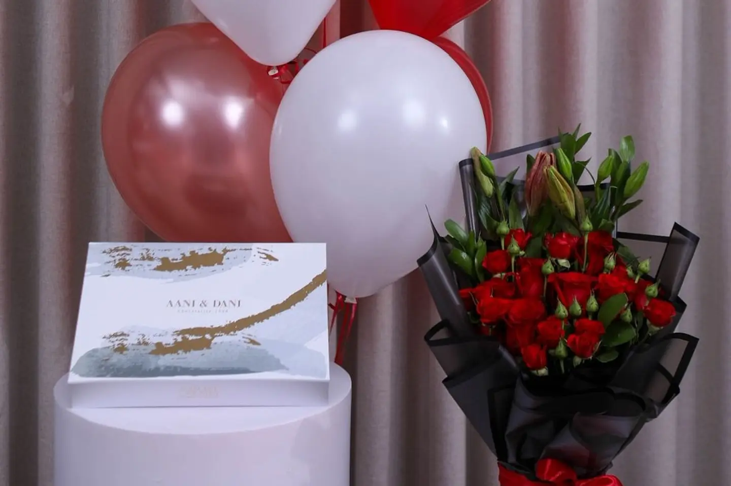 مجموعة الحب المميزة ورد و بالون و شكولاتة