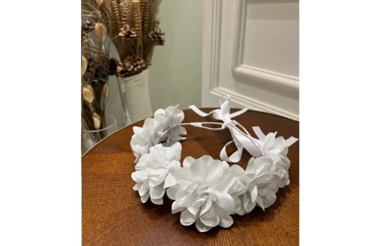 White Artificial Flower Collar