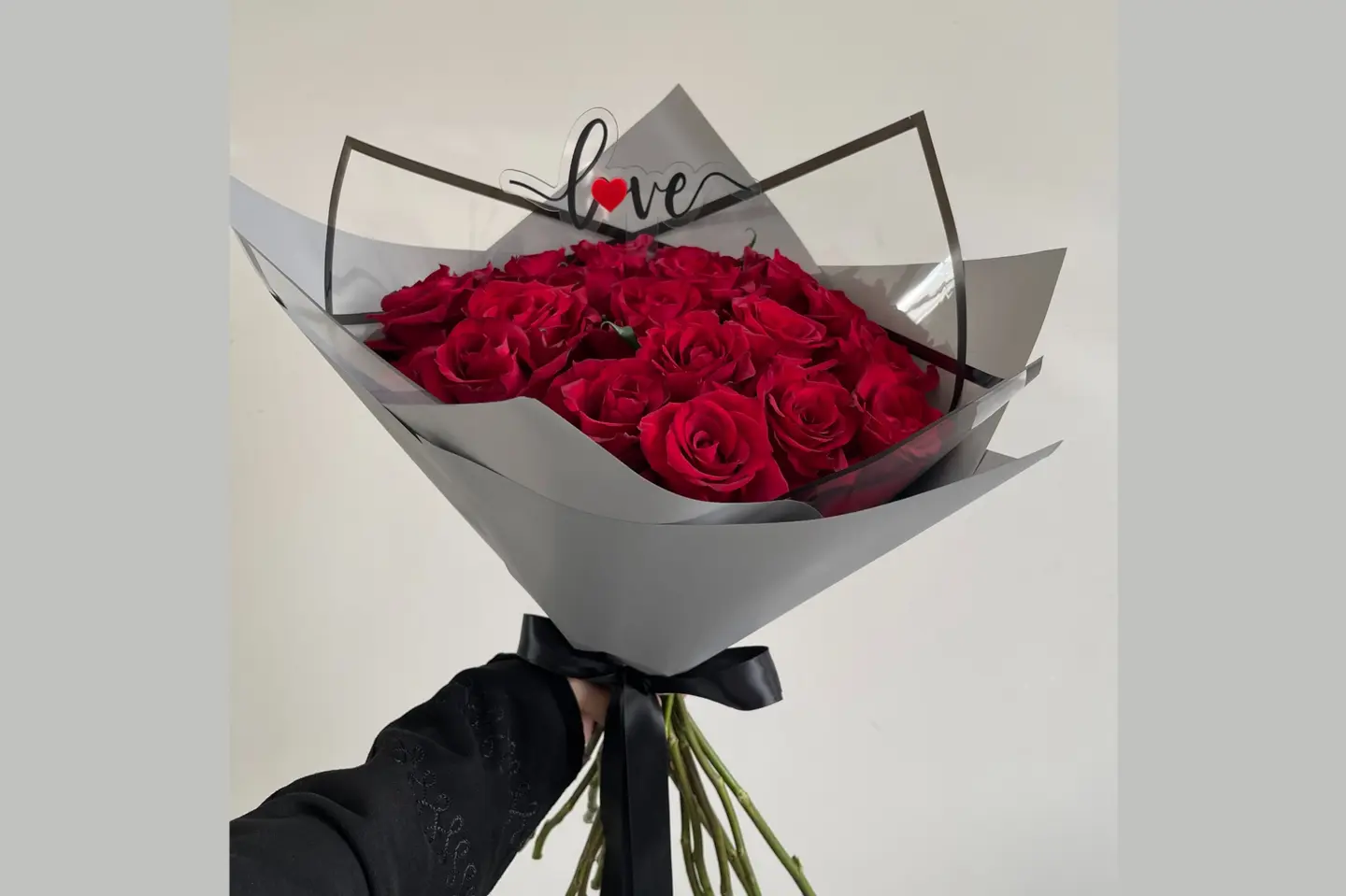 بوكية جوري أحمر نصف تغليف مع أكرليك