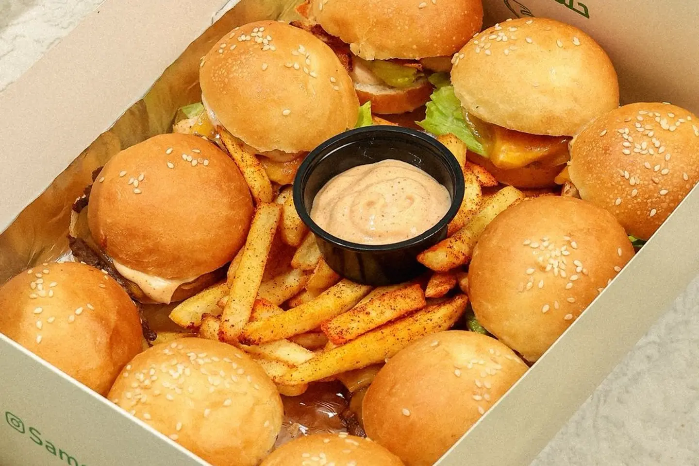 بوكس مينى برجر دجاج ولحم