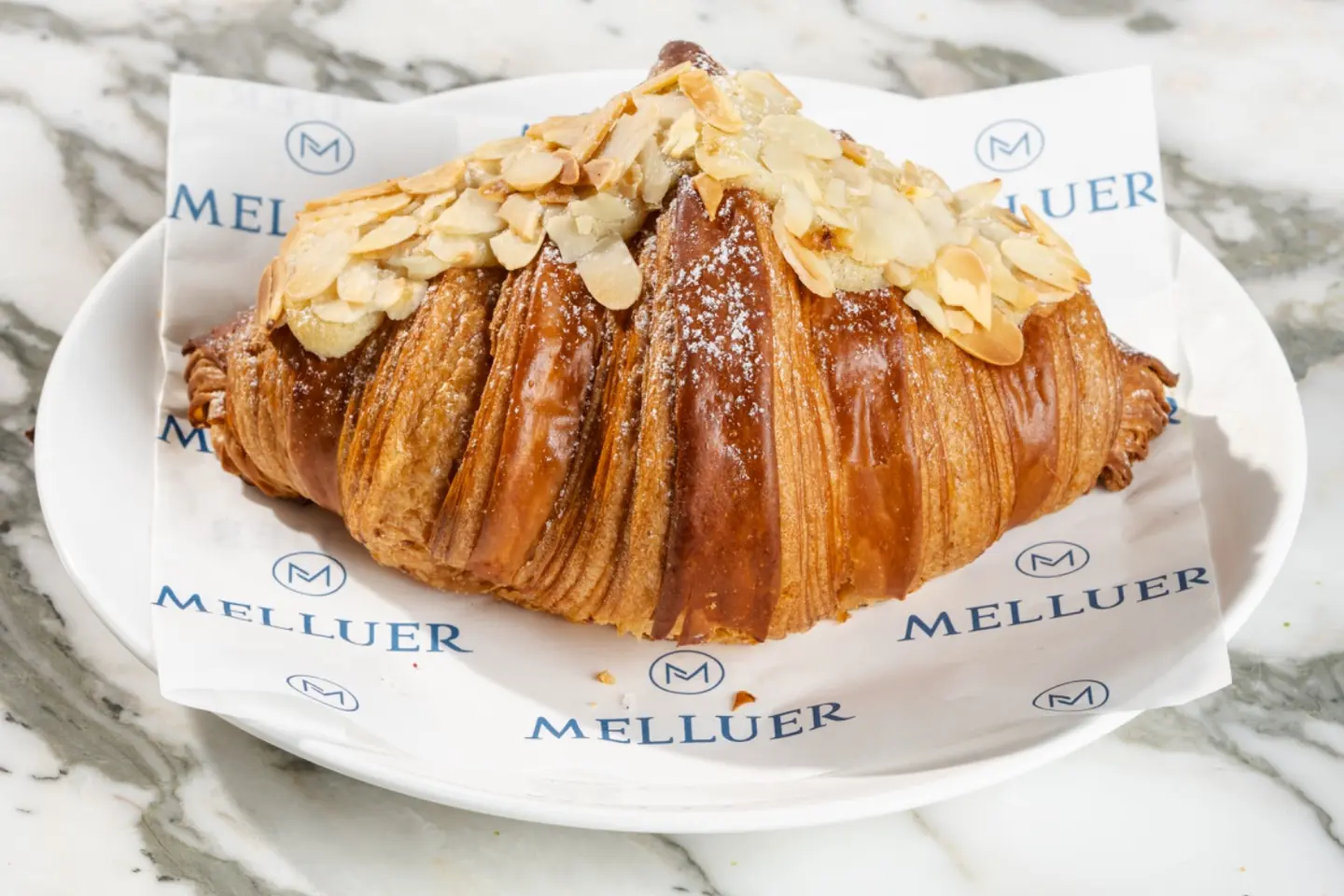 كروسان اللوز