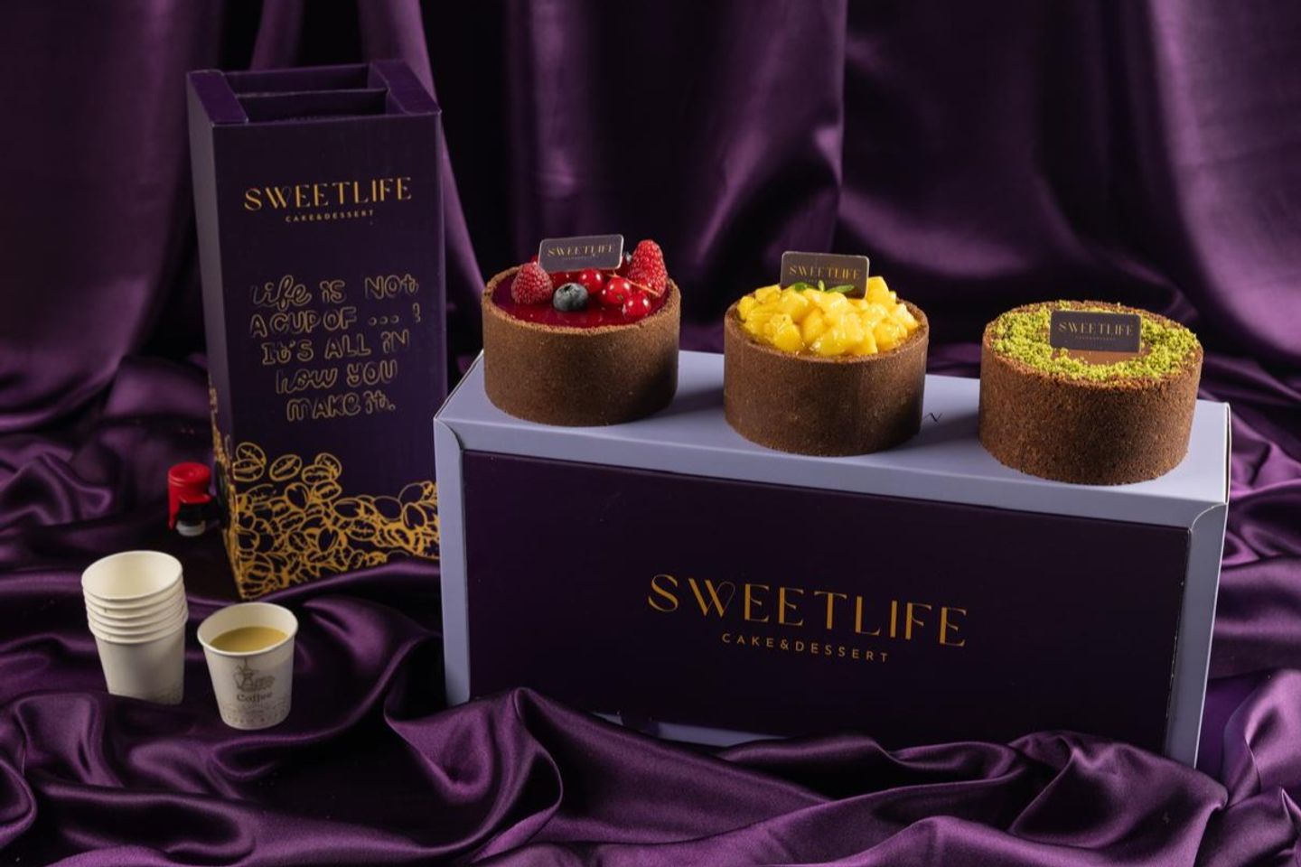 Cake Box With Saudi Coffee