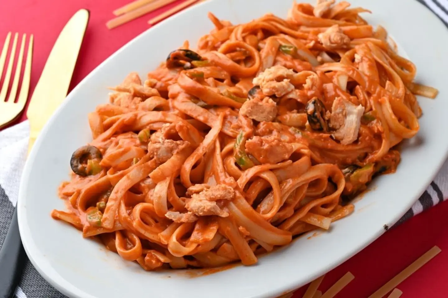 فيتوتشيني دجاج حمراء