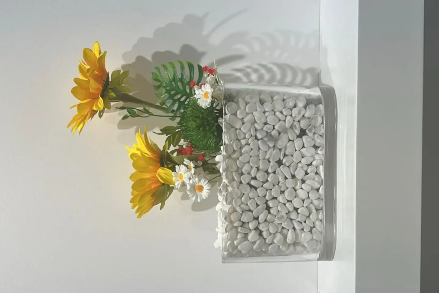3 Transparent Vase With Artificial Roses