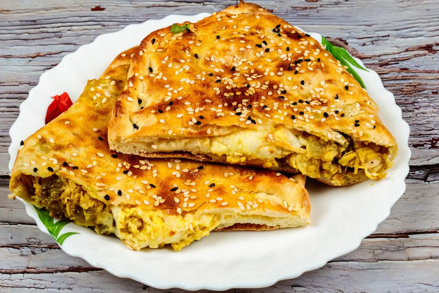 فطيرة فلافل مع بيض مقلي