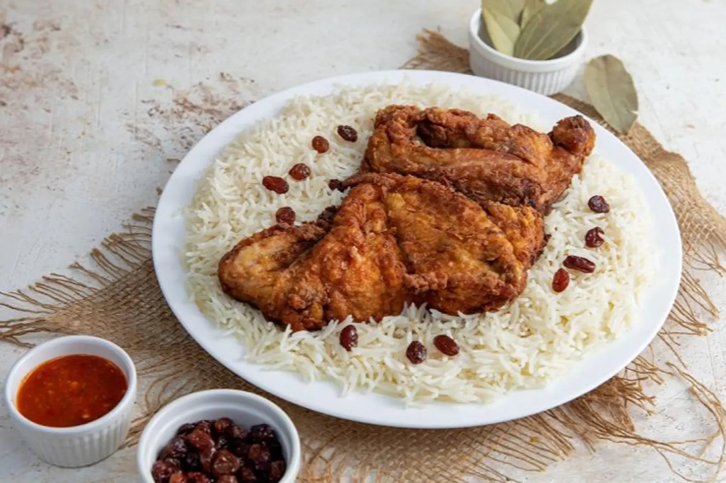 نص حبة دجاج مقلي مع الارز