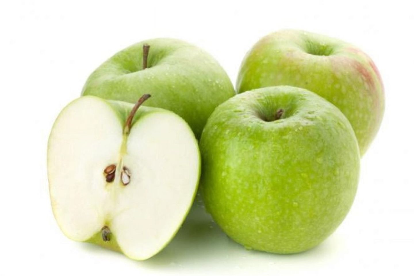 قطع تفاح اخضر طازج