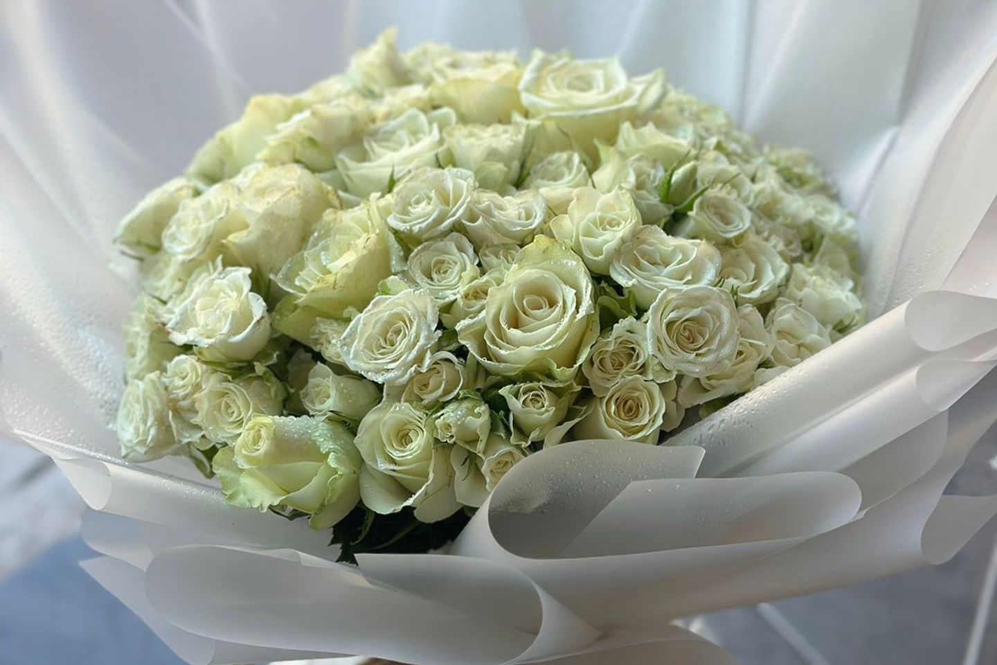 White Rose And Spray Rose Bq