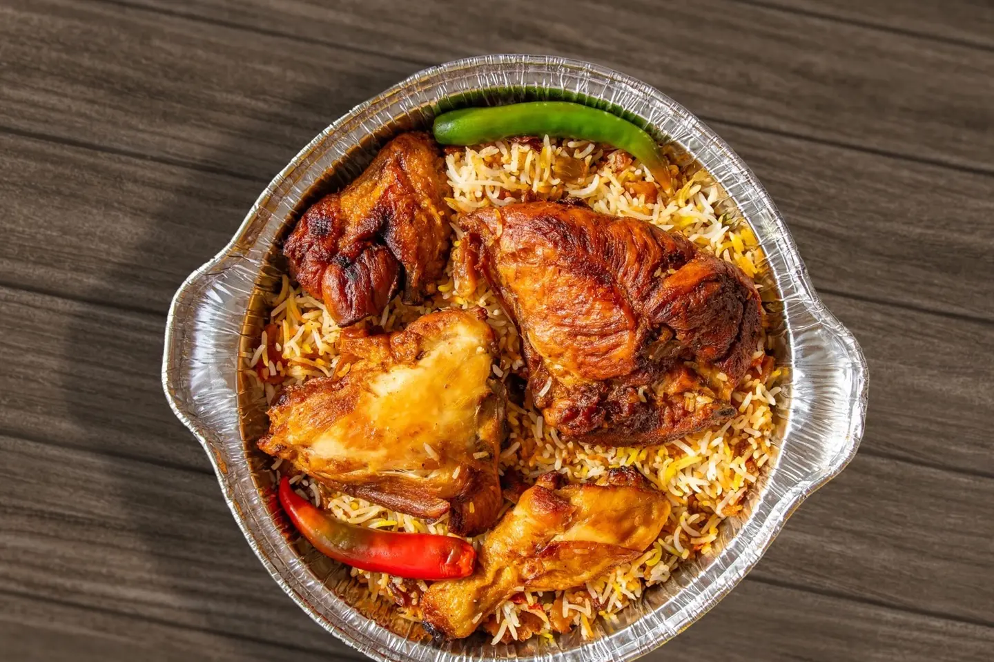 دسمال دجاج حبة كاملة مع الرز مع التوابل الحارة