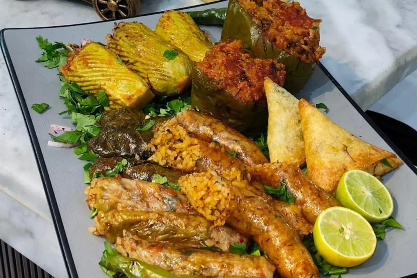 صحن محاشى مشكل وممبار و سمبوسه