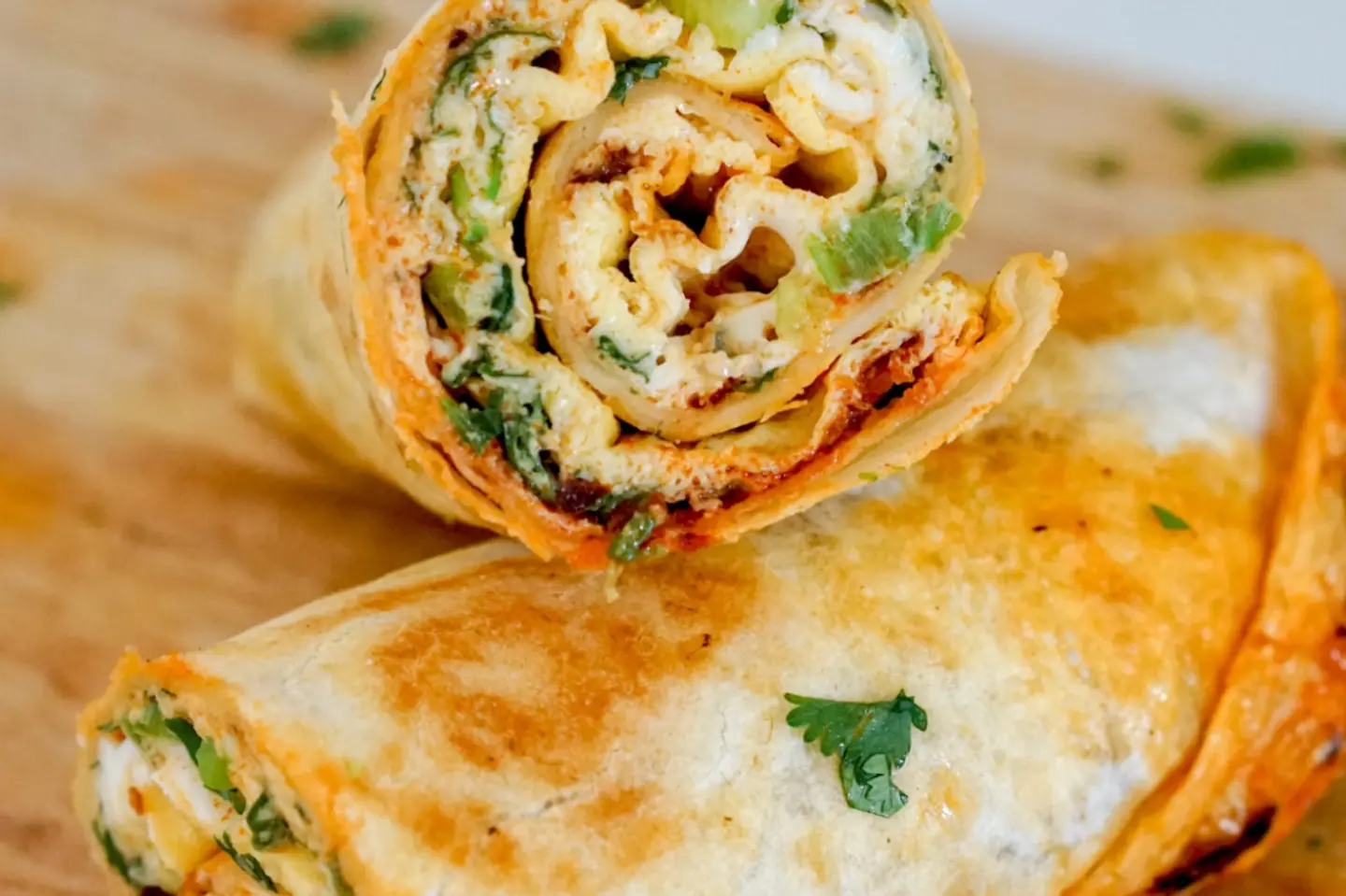 رول دجاج بالبيض