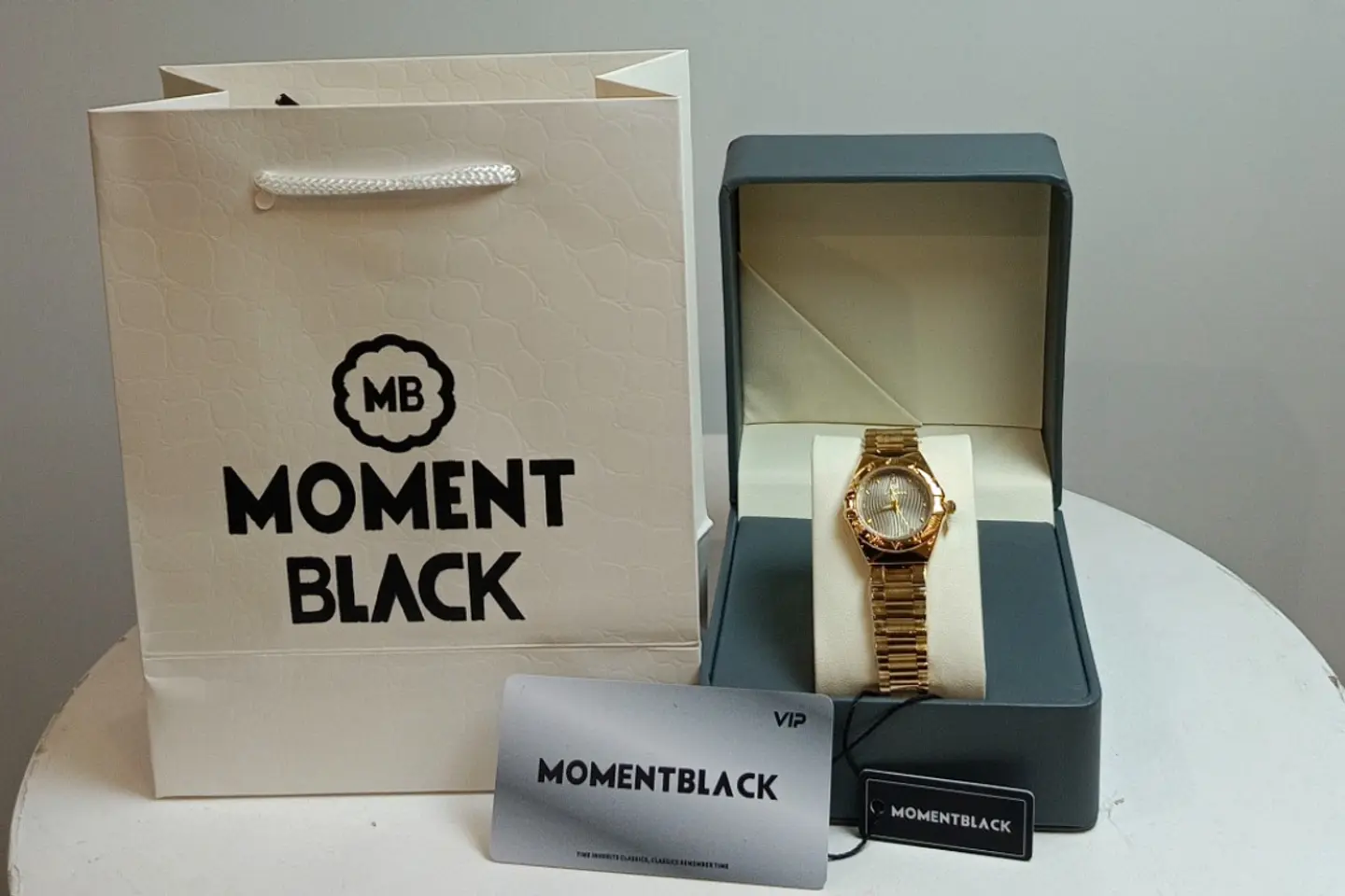 Girl Watch Brand Moment Black Number 6
