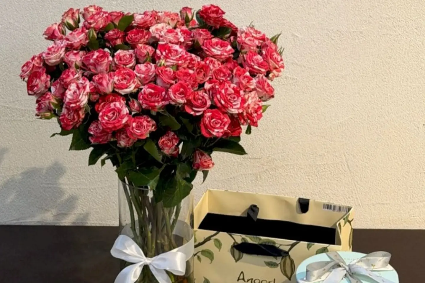 الشوكولاتة والزهور