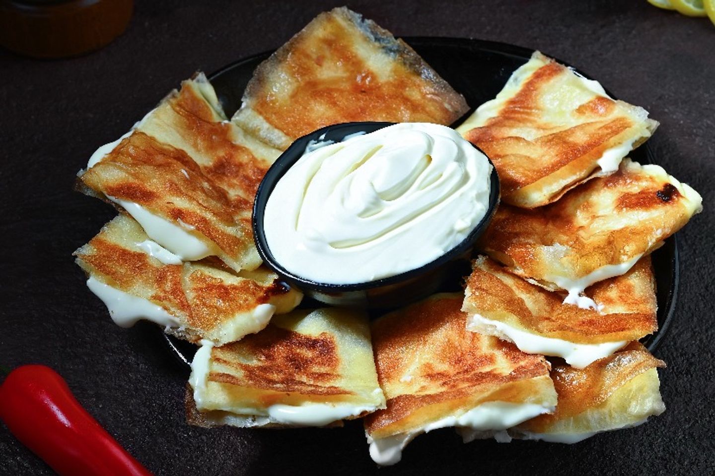 Mutabbaq Melted Cheese And Vegetables