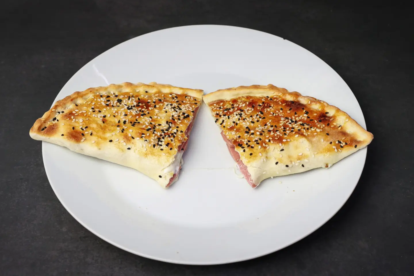 فطيرة نقانق جبن