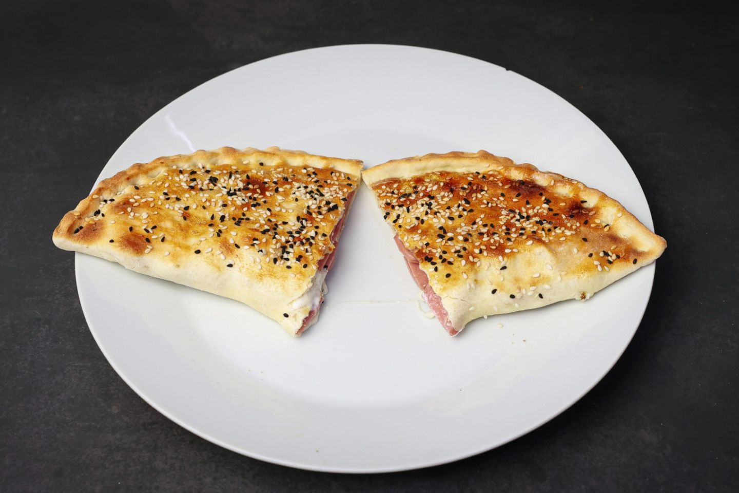 فطيرة نقانق جبن