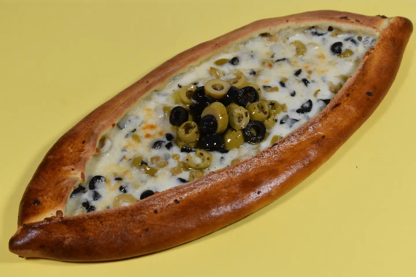 جبنة مشكلة وزيتون