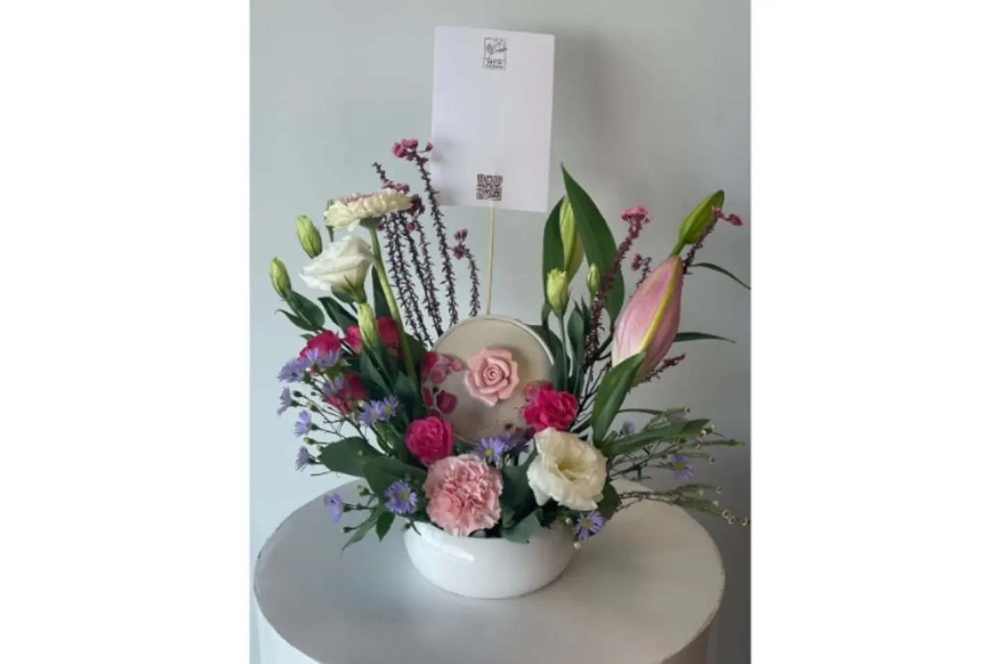 Vase And Gerbera And Kasablanka With Choclet Bustani Number 52