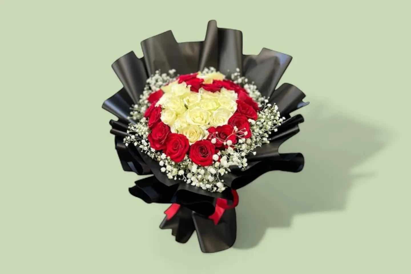 A Bouquet Of Roses In The Shape Of A Heart 1