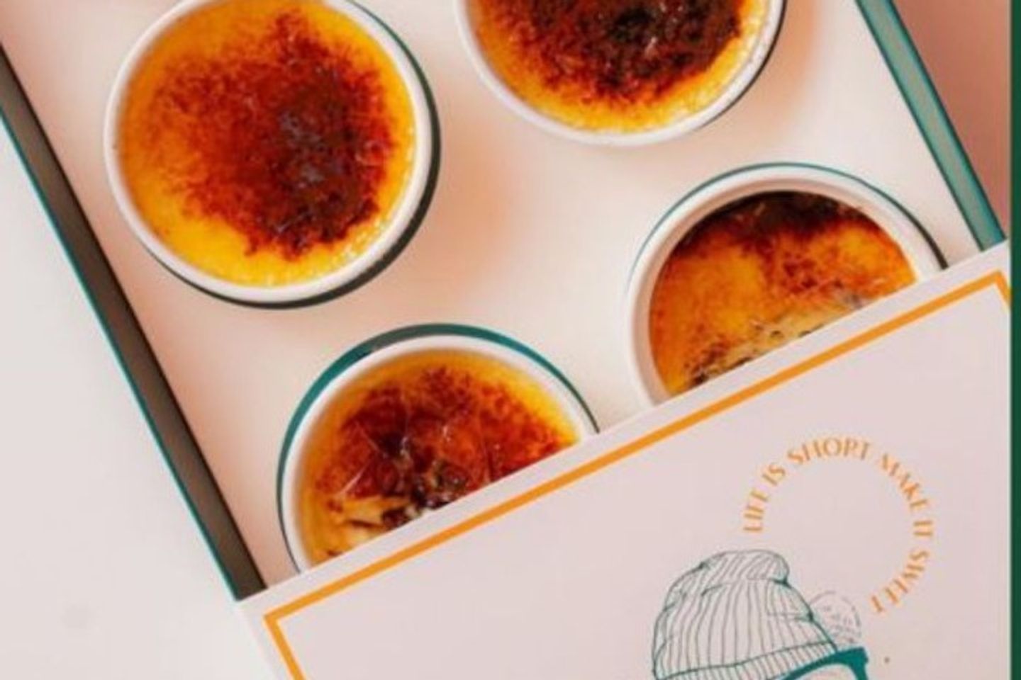 Tiramisu Brulee With Topping Kit