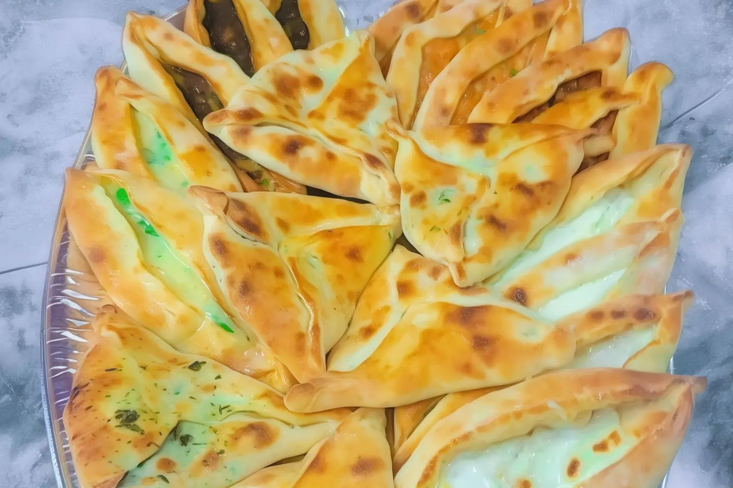 معجنات مشكلة وسط ٣٠ حبة