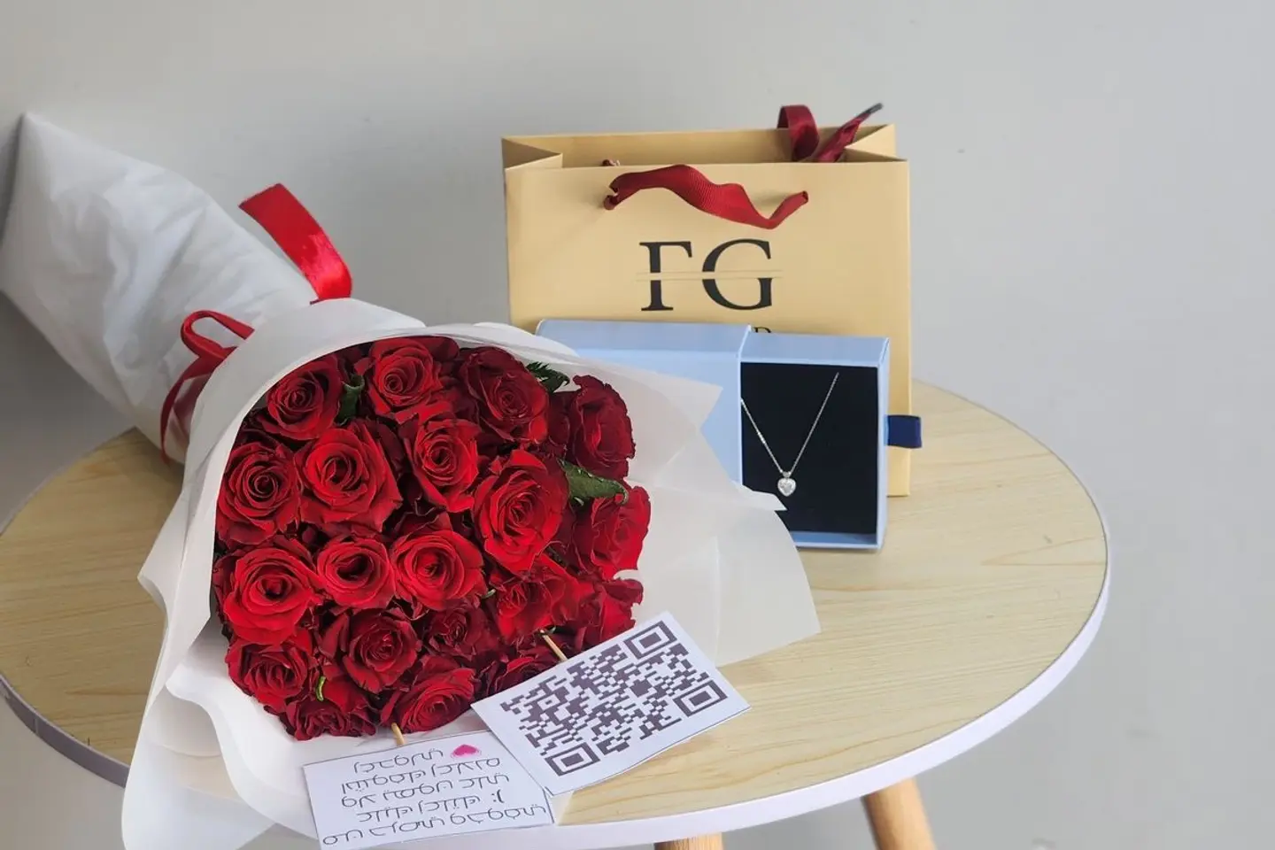 A Plated Chain With A Bouquet Of Roses