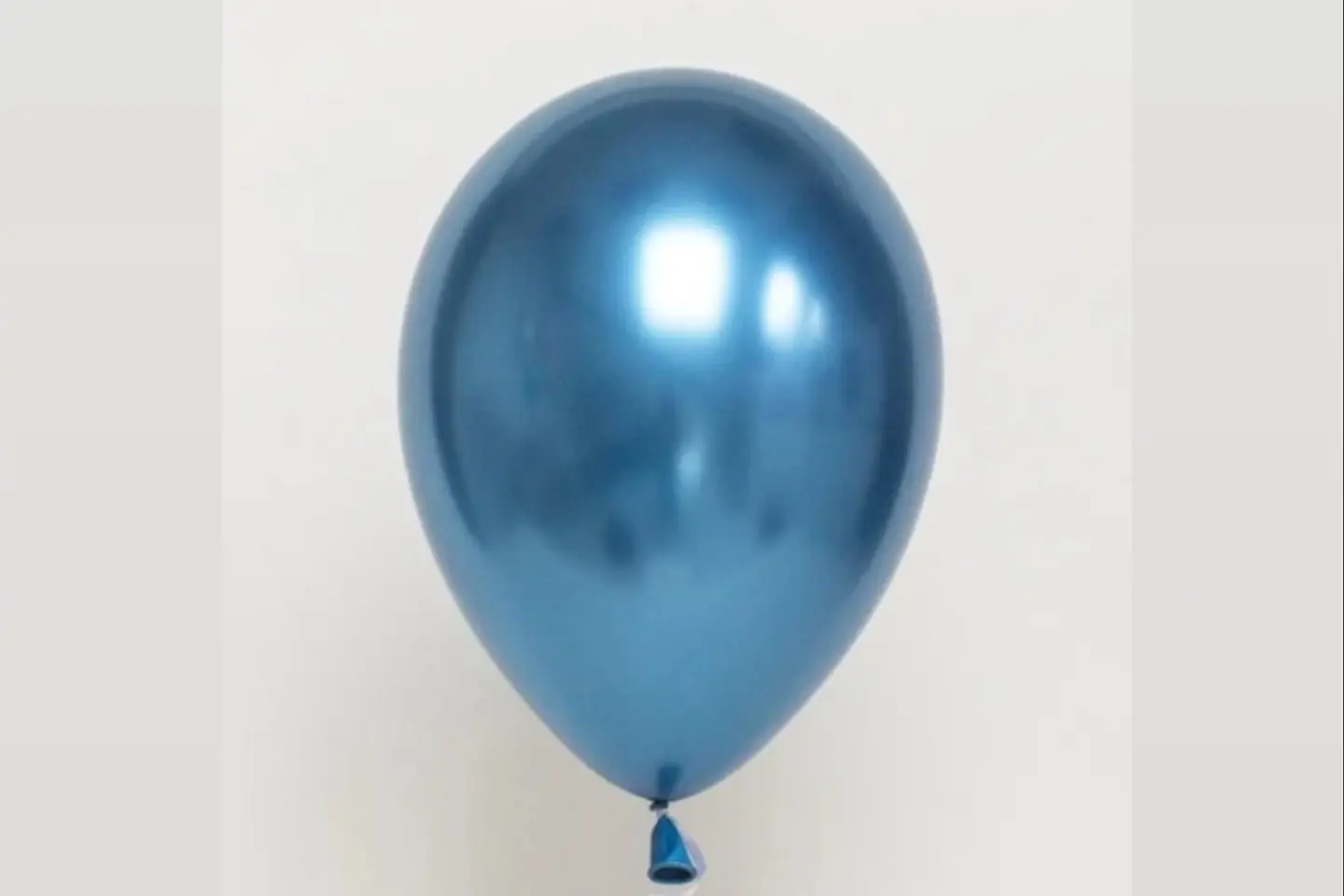 بالون هيليوم أزرق لامع