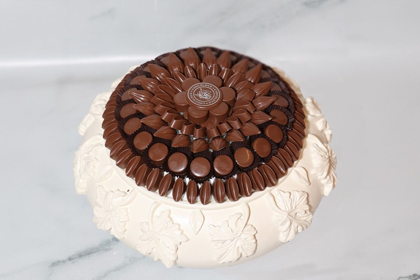 Round Tray With External Decorations
