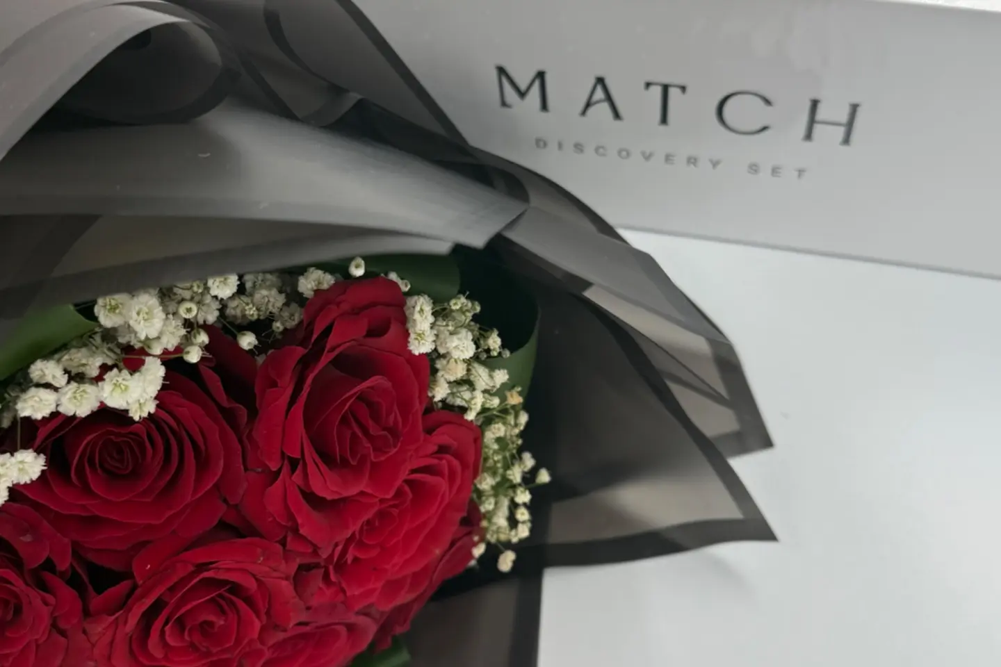 بوكيه احمر مع بوكس عطور ماتش