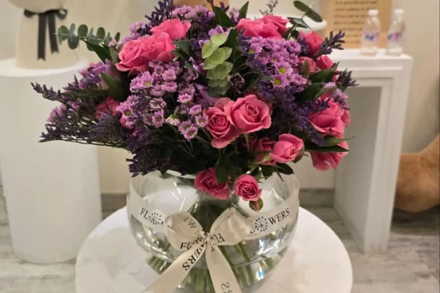 Chrysanthemum Vase With Spray Roes