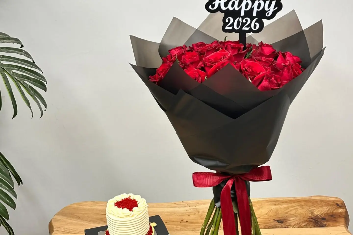 هدايا السنه-كيكه مع باقه