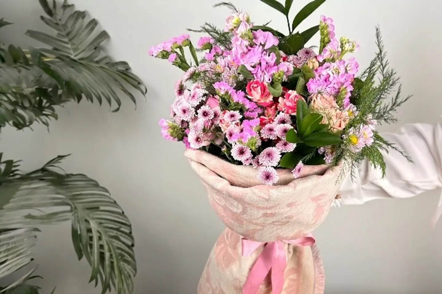 شال كشميري مع الورديات