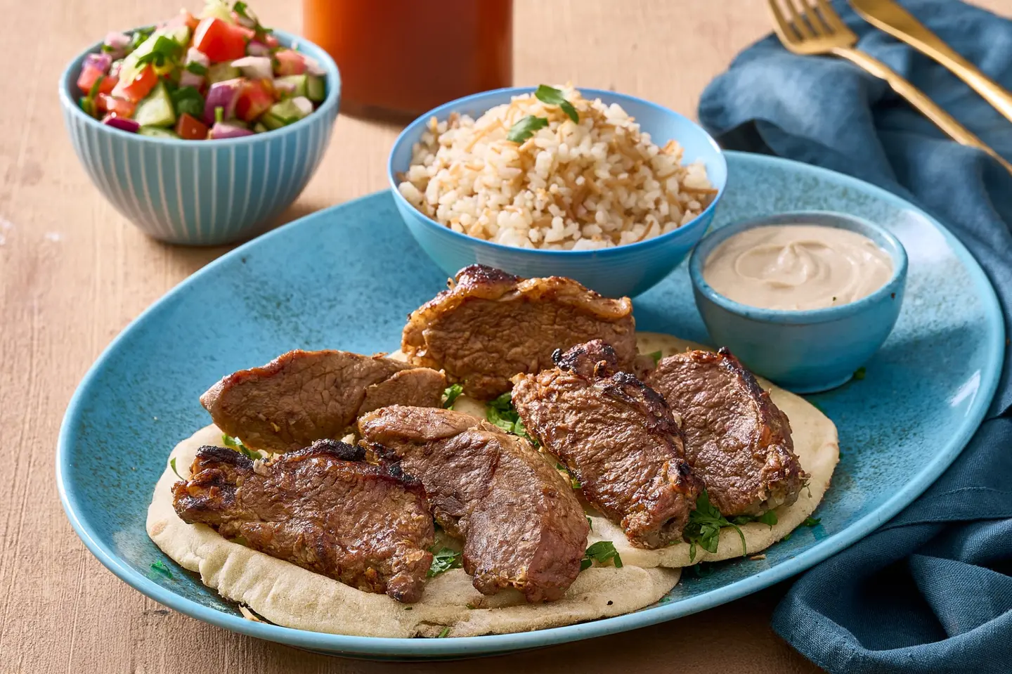 وجبة لحم مشوي علي الفحم