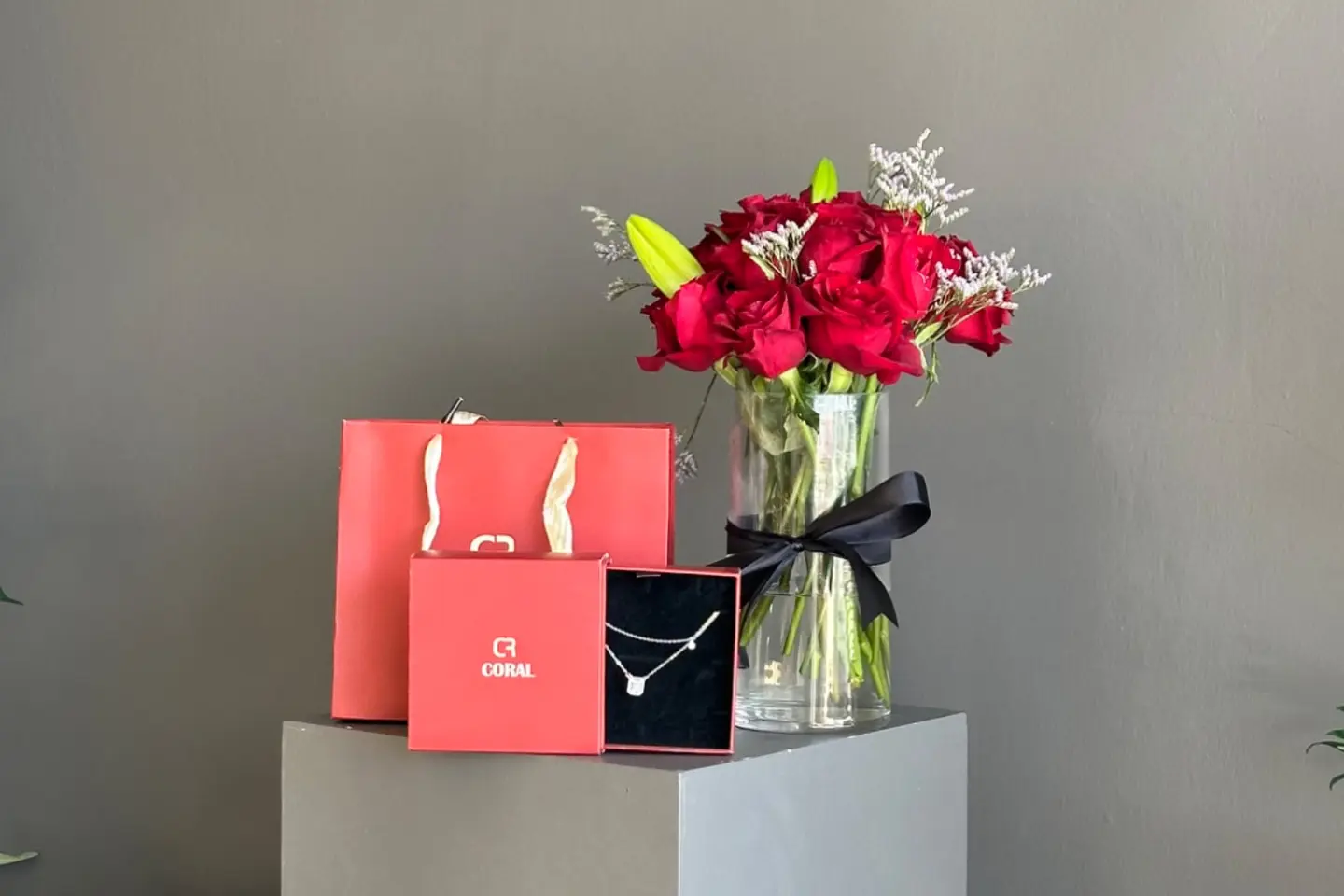 Red Flower Vase And Chain