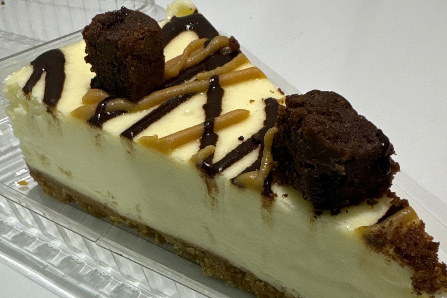 Fudg Brownie Cake