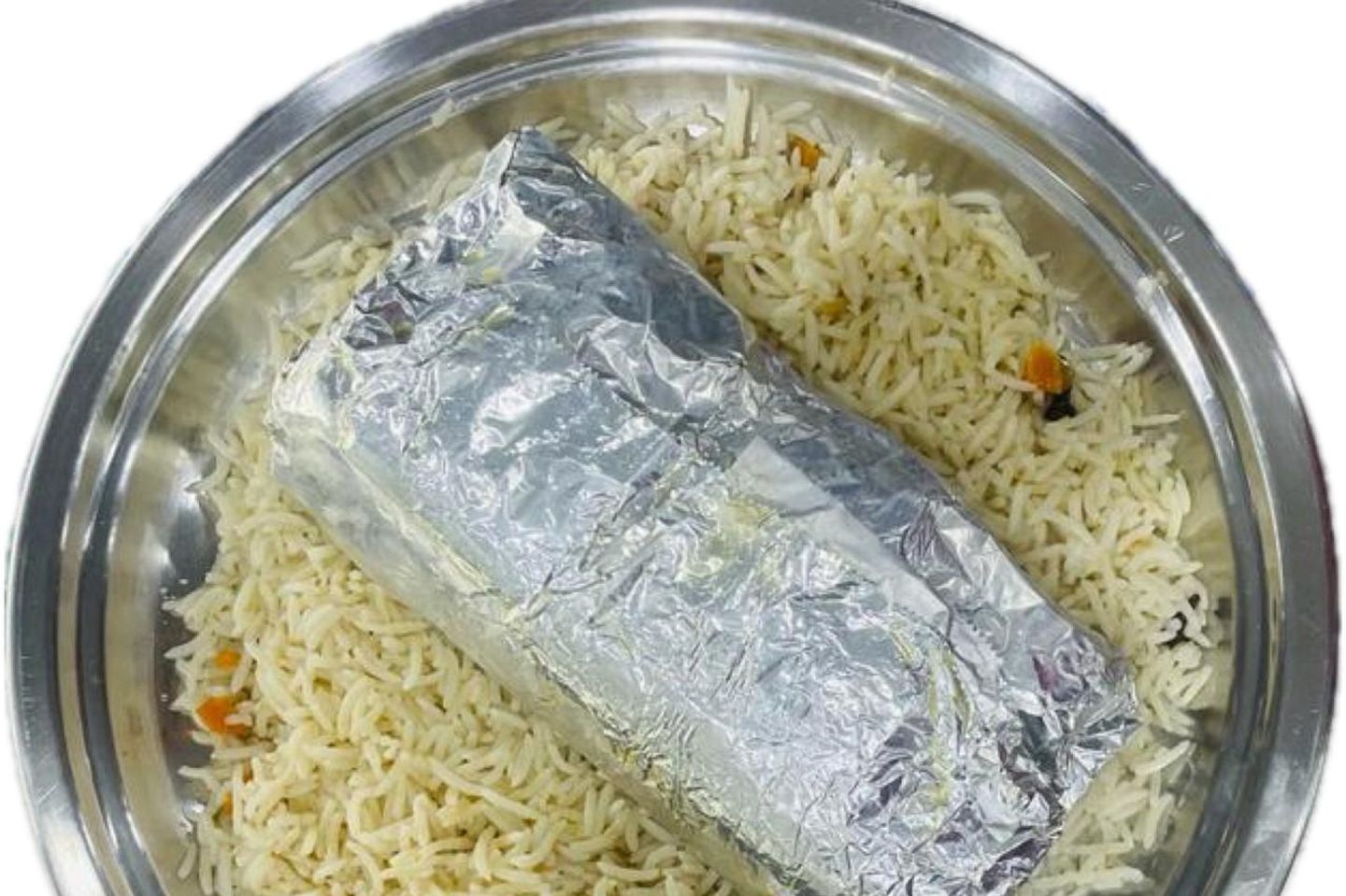 مدفون نصف دجاج