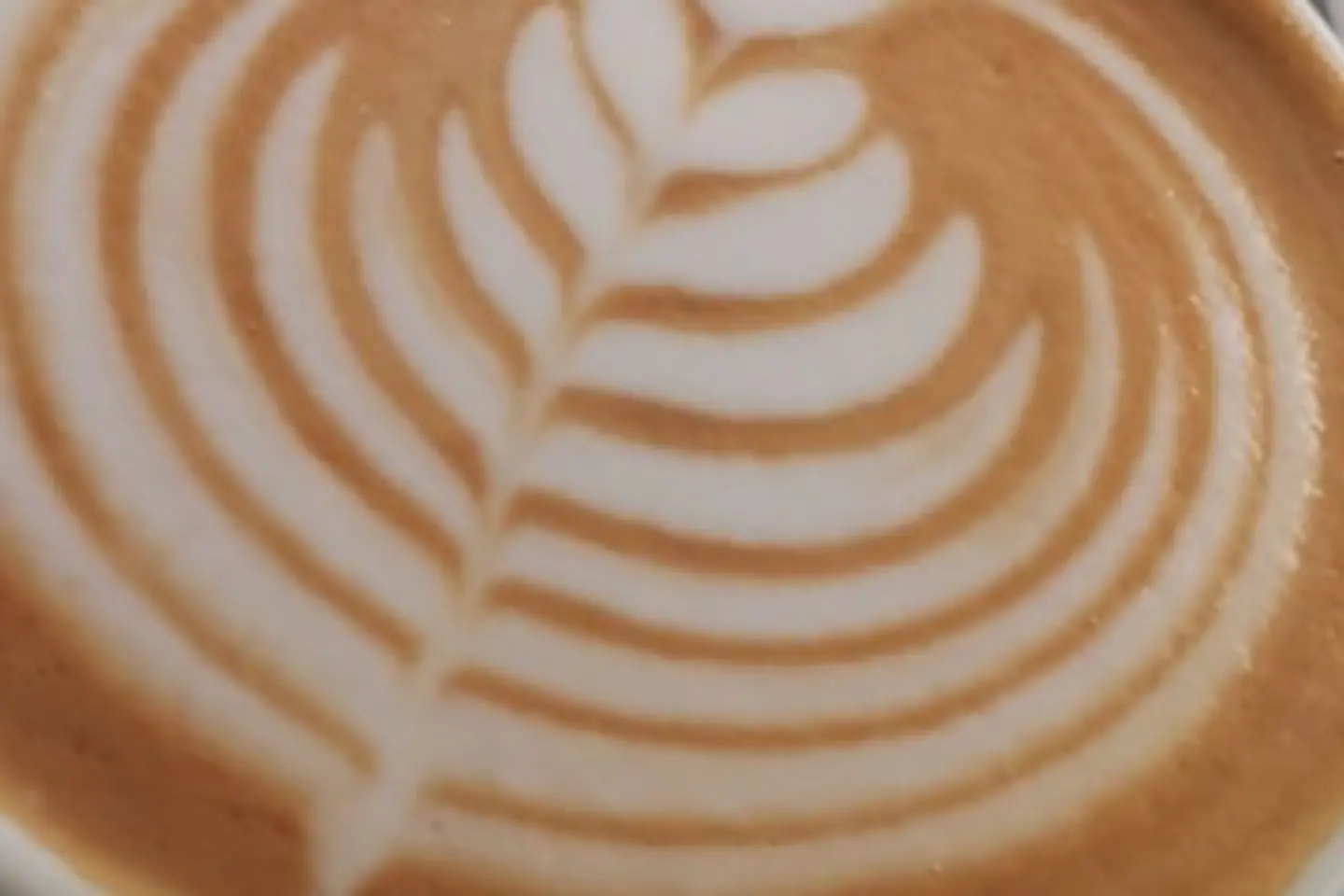 كابتشينو بالبندق ساخن