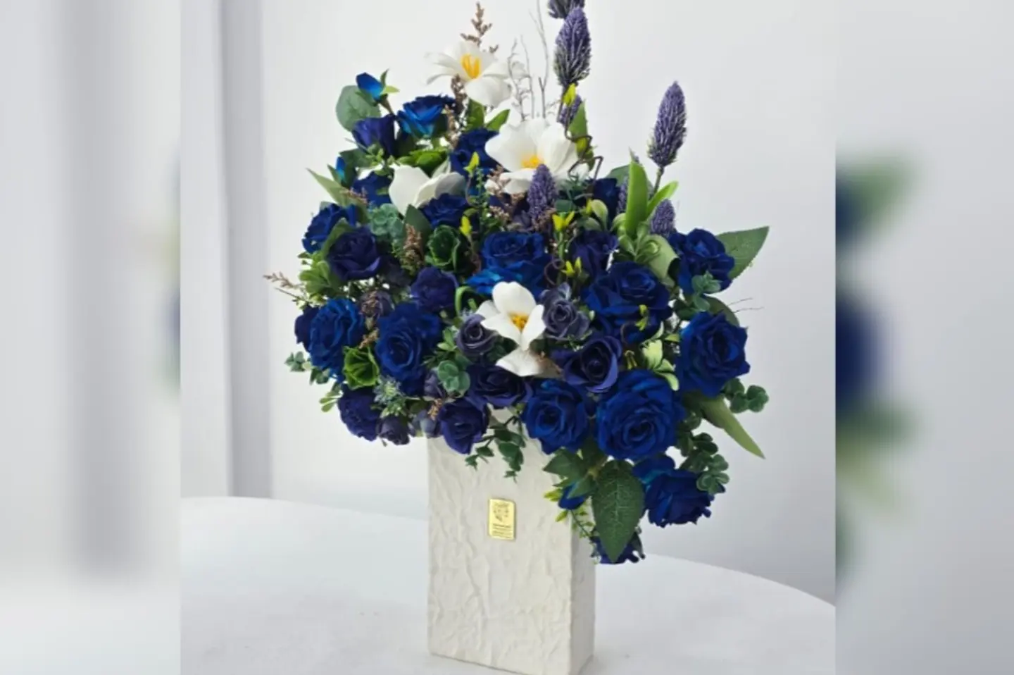 فازة الورد الأزرق