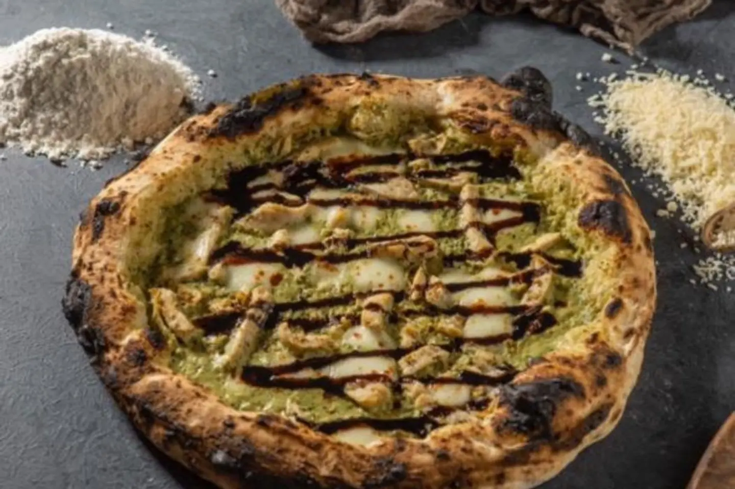 بيتزا بيستو دجاج + كريمة بلسمك