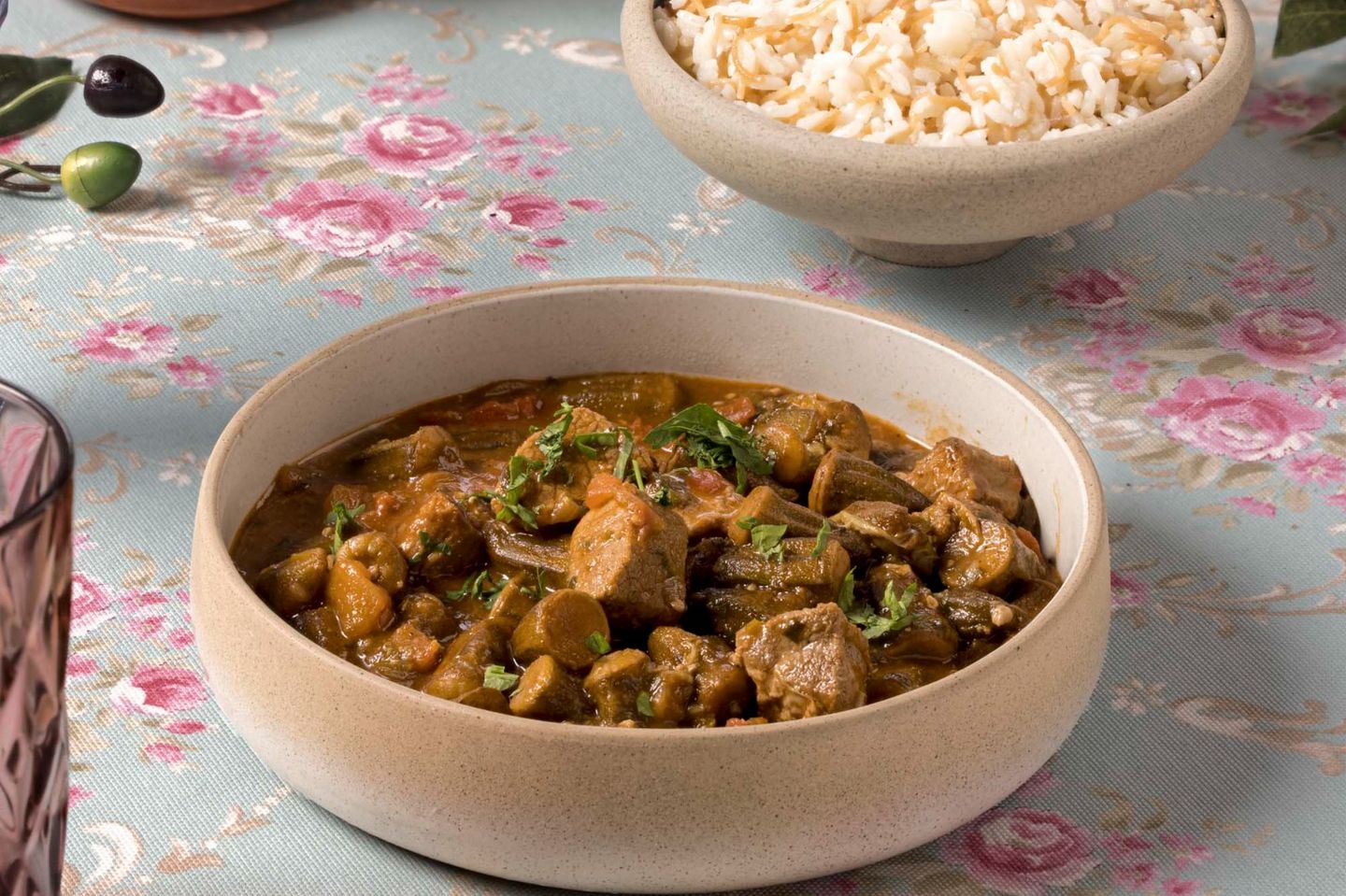 يخنة البامية مع الأرز بالشعرية