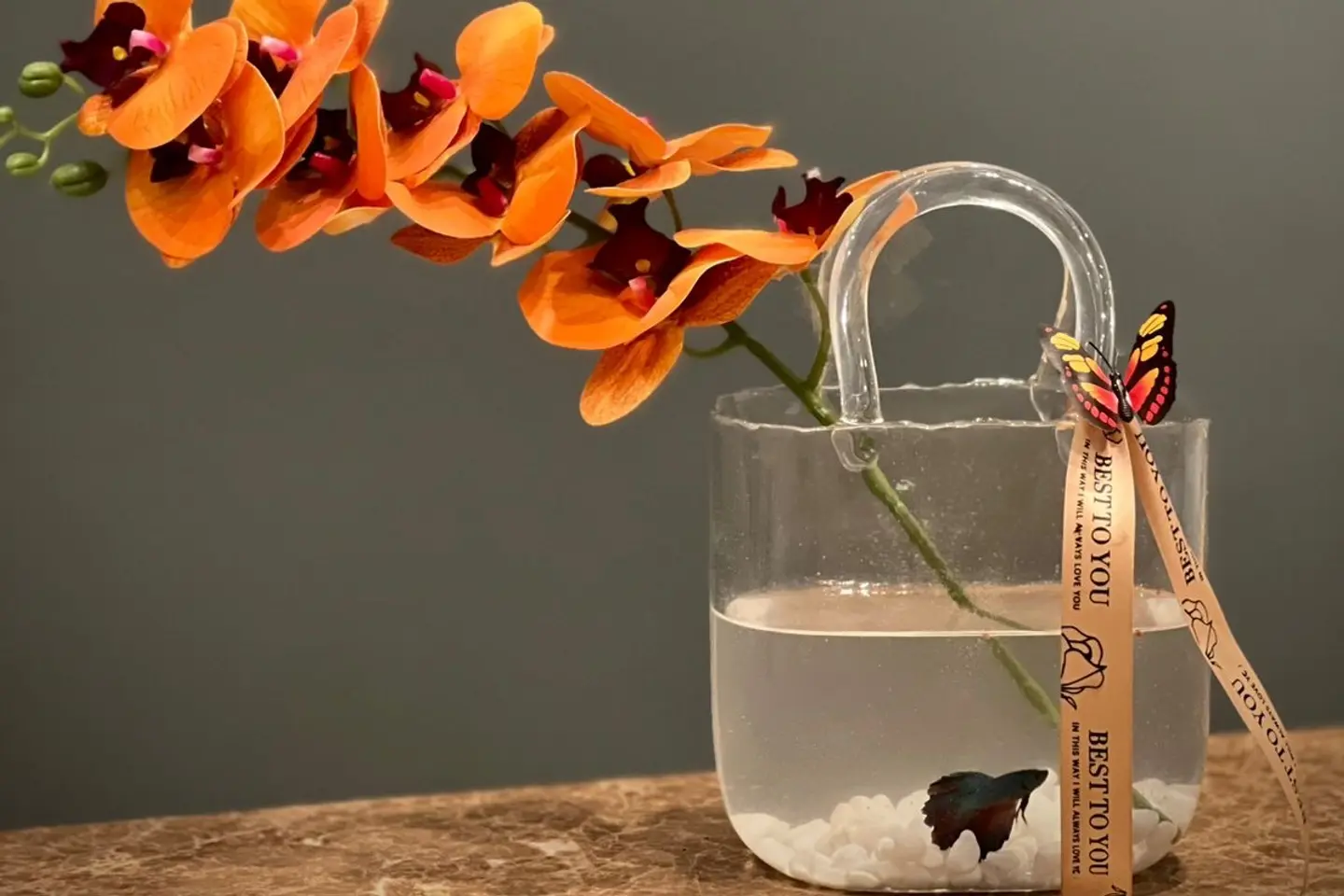 فازة الشنطة مع سمك الفايتر والورد الصناعي