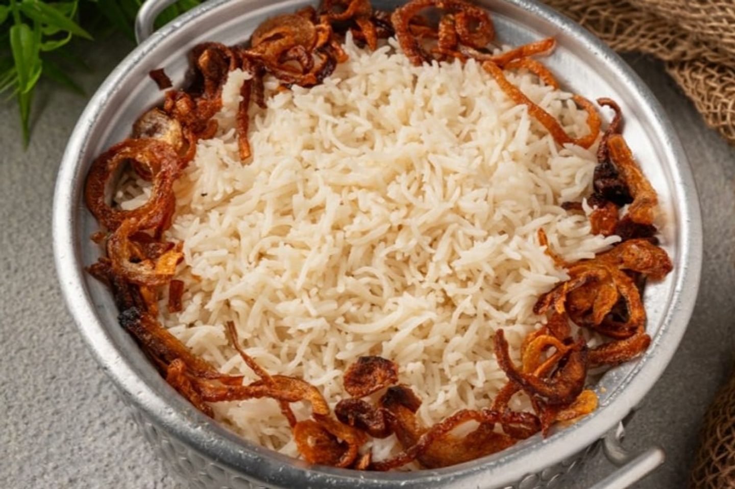 عيش مشخول رز أبيض