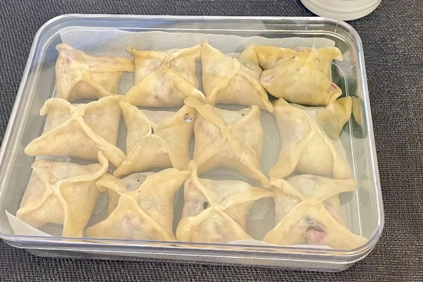 فطاير زعتر اخضر - مخبوز