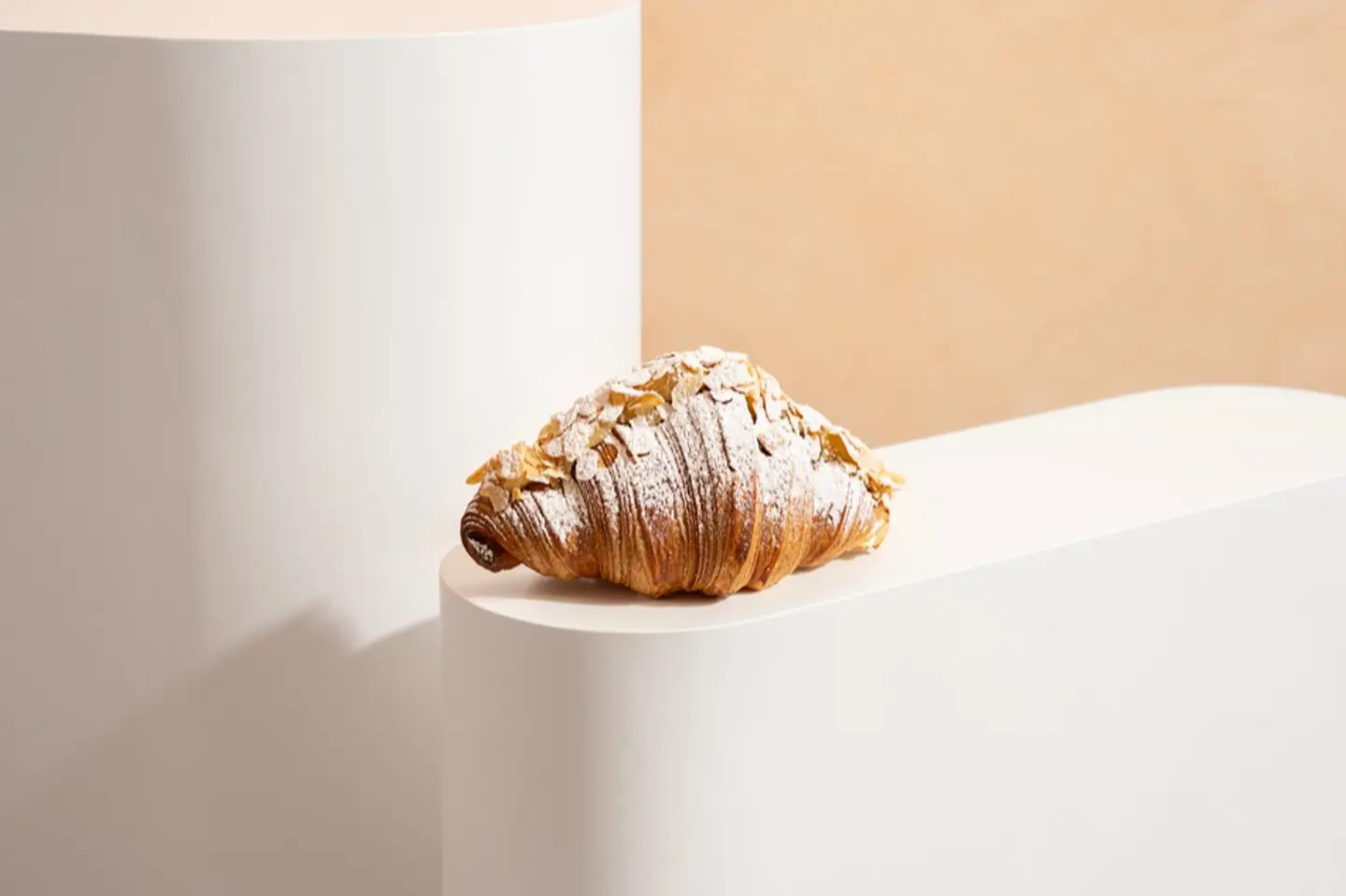 كروسان اللوز