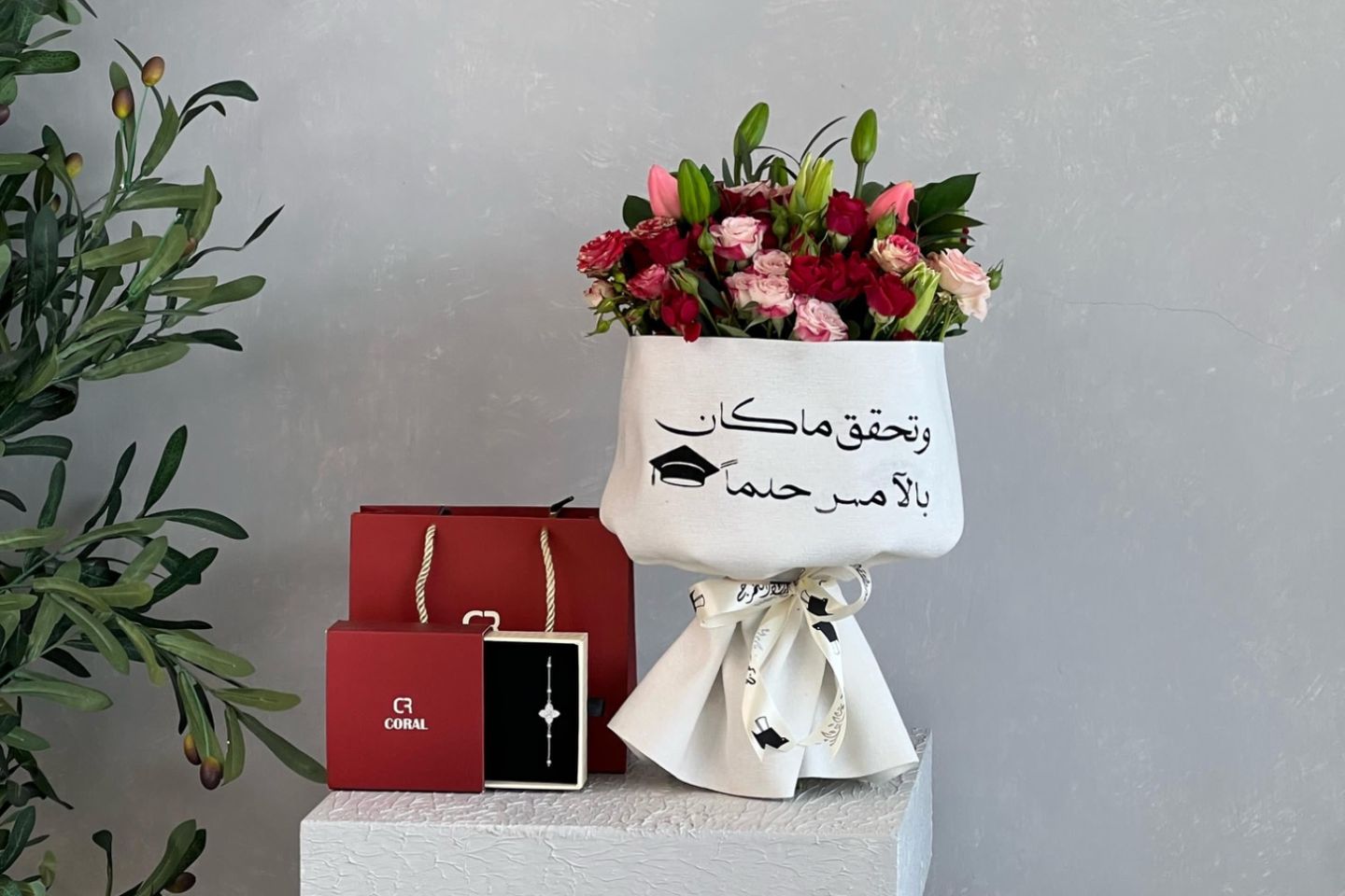 بكج تخرج نسائي سلسال وباقة ورد